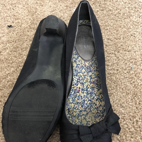 Heels - Picture 3 of 3